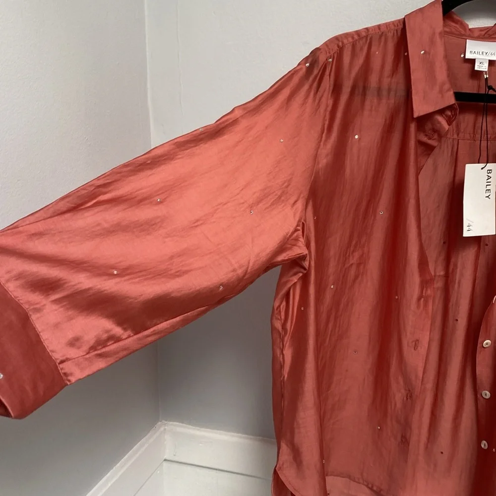 Bailey /44 button down top, light weight and see through , size XL - Picture 5 of 5
